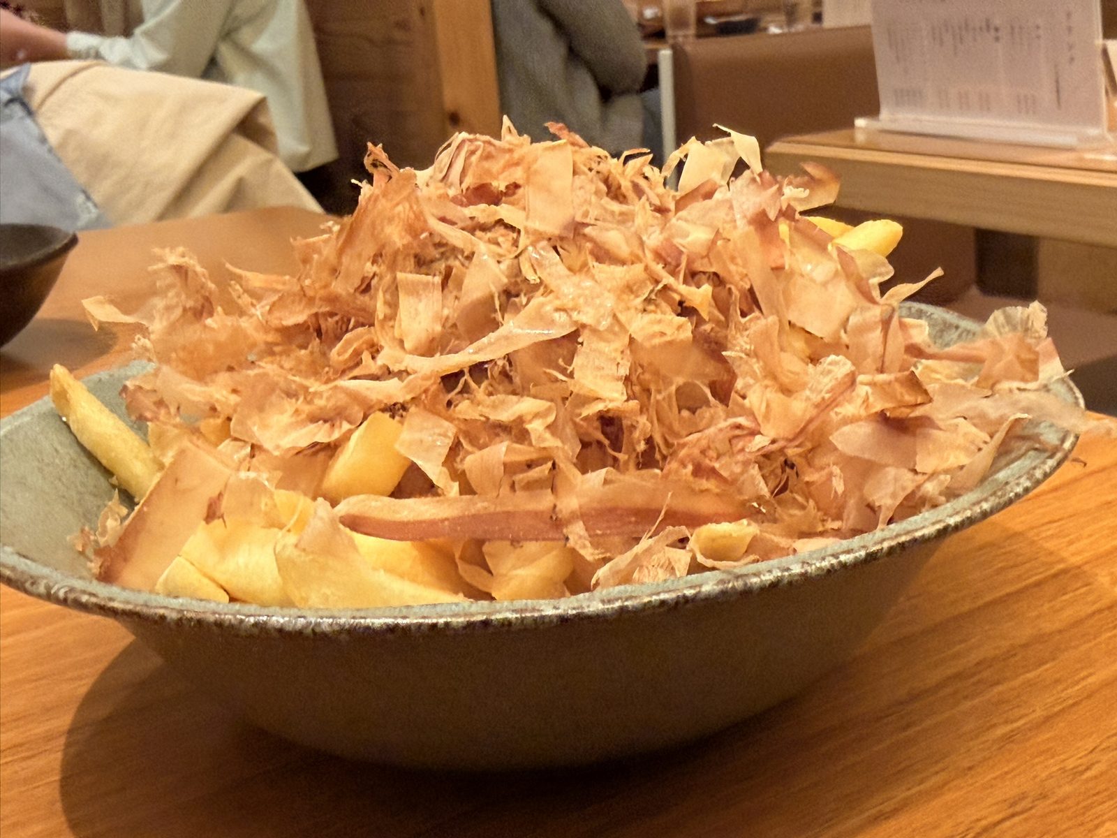 鰹節がたっぷりのったポテト