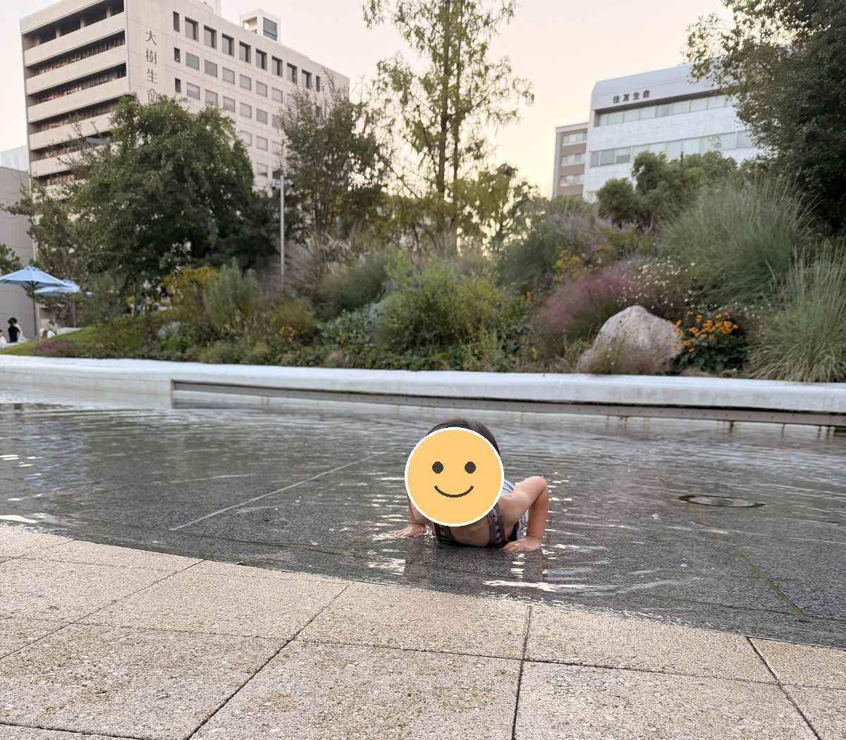水景池で遊ぶ息子