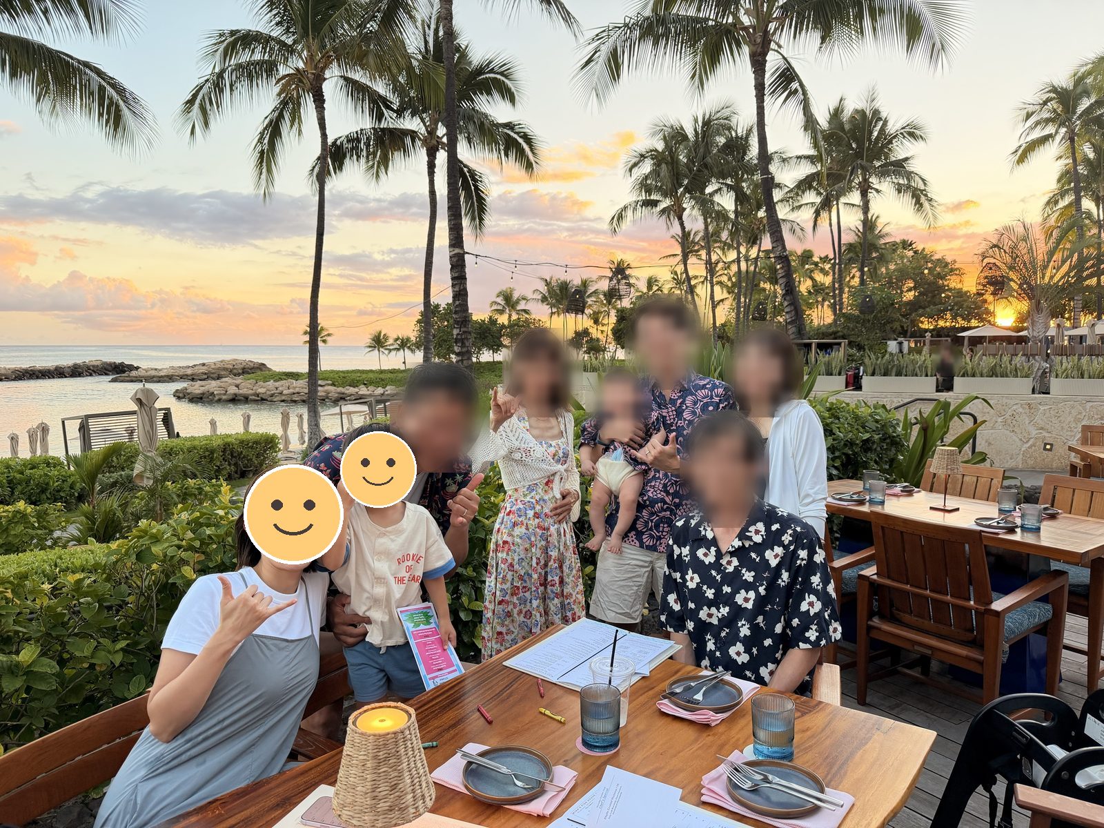 夕日をバックにみんなで記念撮影