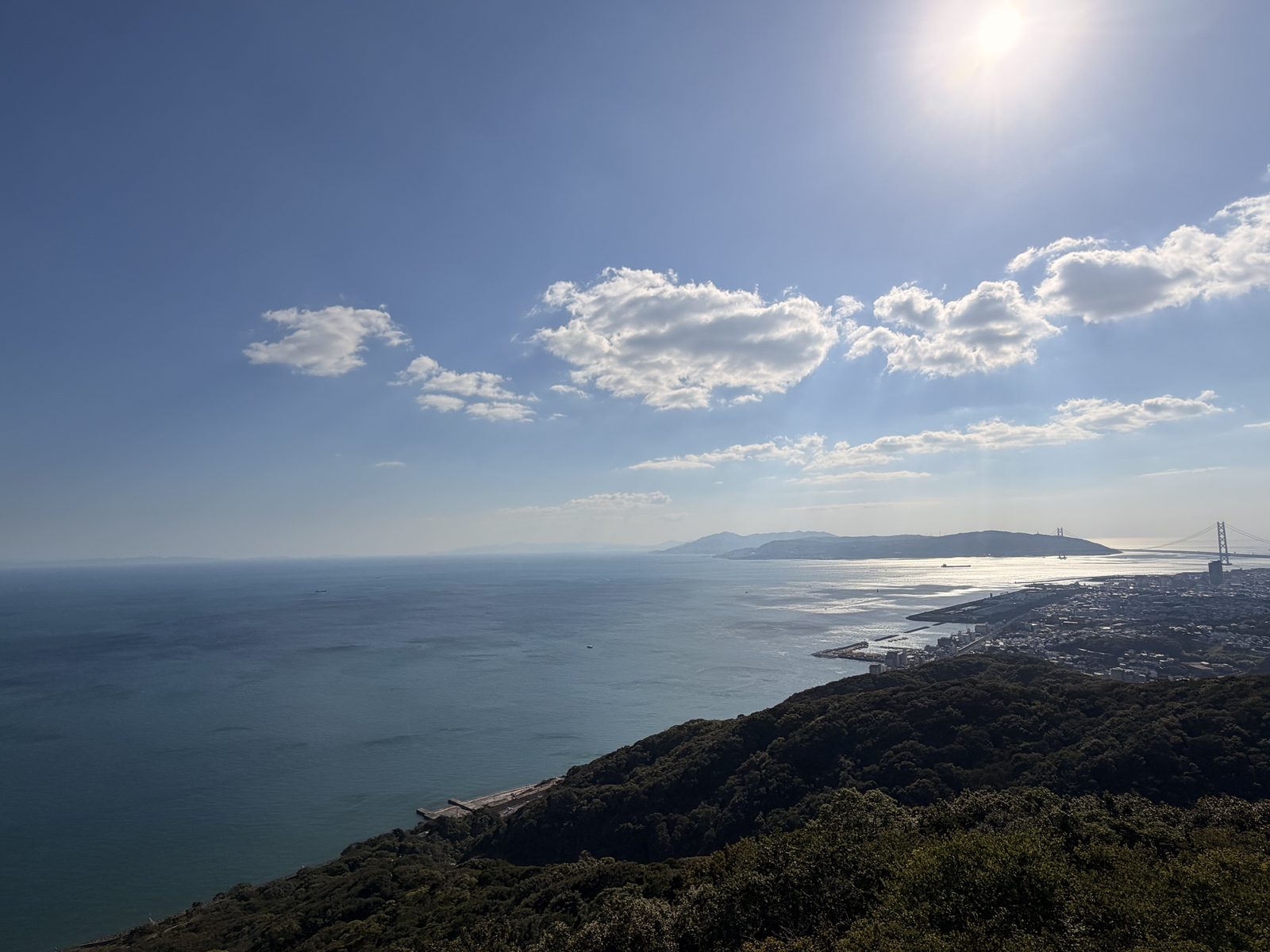 明石海峡大橋と淡路島